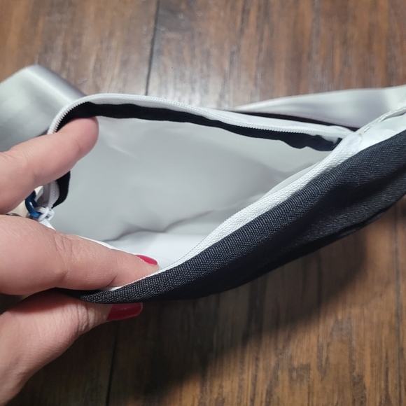 NWOT Hoka Belt Bag - Picture 5 of 5